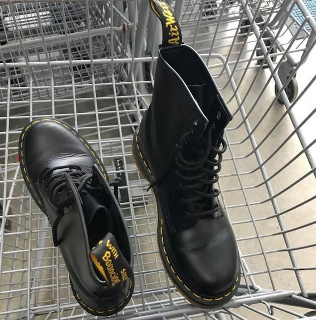 „Soha nem fogom elfelejteni, hogy a kedvenc Dr. Martens bakancsomat 10 dollárért vettem egy használt ruha boltban."