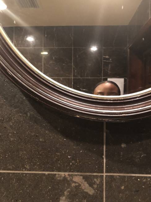 Az alacsony lányok és a nyilvános WC-k esete.