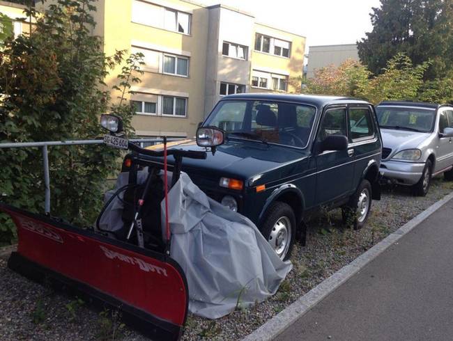 A falvakban az egyik legnépszerűbb autó a Lada Niva, mivel kevés törődést igényel és jó a strapabírósága.