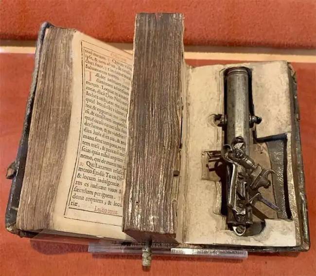 Történelmi műtárgyak 016