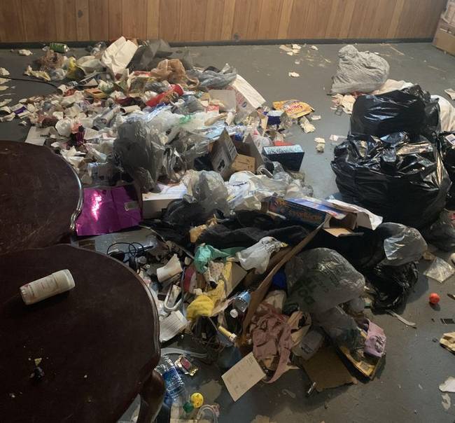 „A bátyám és a barátnője végre elköltöztek a szülői házból. Ez csak a fele annak a rendetlenségnek, amit hagytak."