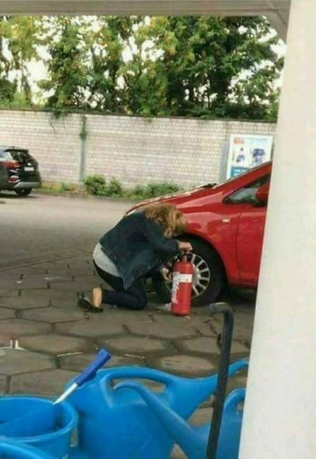 Psszt! Épp „fújja" a kereket.