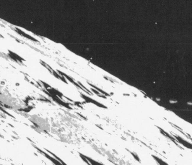 Az Apollo-10 felvétele. A torony és a felette lévő objektum középen, kissé feljebb látható.