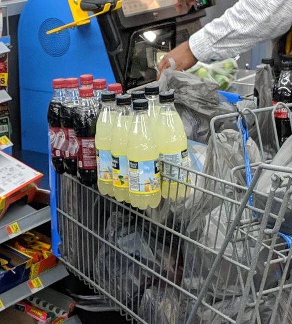 Hogyan takarítsunk meg helyet, ha a bevásárlókocsi már tele van.