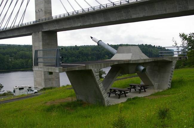 Egy betonhíd elem keresztmetszete.