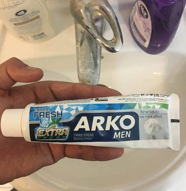 „Ez, amit tegnap vettem a boltban nem fogkrém, hanem borotvahab. Erre persze csak akkor jöttem rá, mikor elkezdtem vele fogat mosni és éreztem, hogy valami nem stimmel."