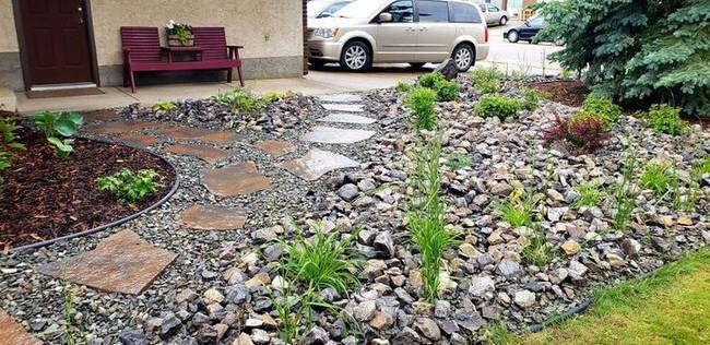 A sziklákból remek kerti járda vagy ösvény készíthető.