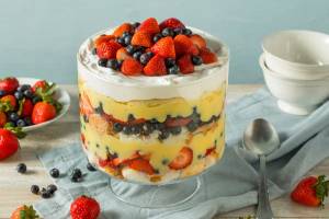 Erdeigyümölcsös trifle