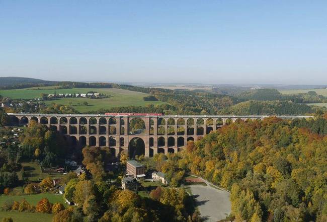 Göltzschtalbrücke - a világ legnagyobb téglából épült viaduktja, Németországban.