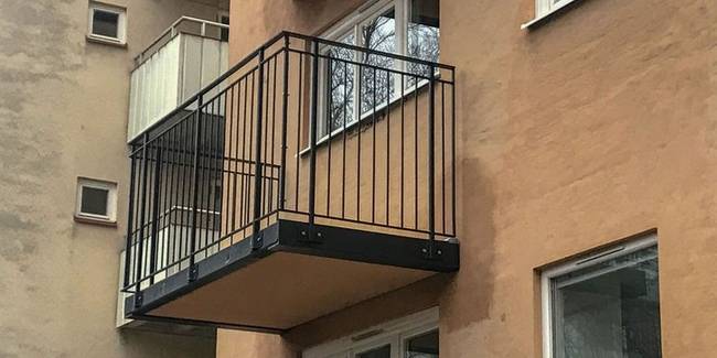 Ez az erkély nagyon pöpec, csak egy dologról feledkeztek meg, az erkélyajtóról.