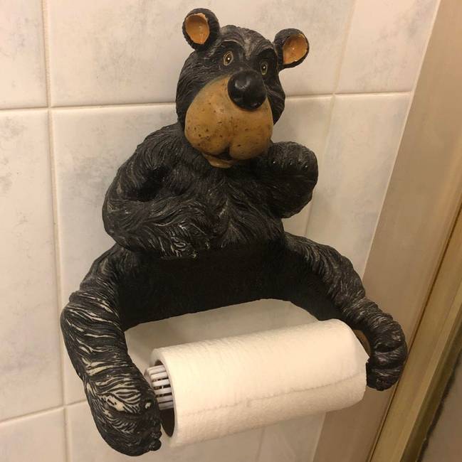 Szinte már szemrehányóan néz - ettől bárki zavarba jön.