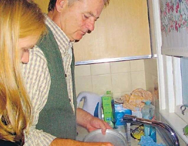 2006-ban az 56 éves színész, Bill Murray elfogadta a meghívást egy egyetemi buliba. Személyesen ment oda a buliba, ahol vodkát ivott, majd segített elmosogatni és hazament.