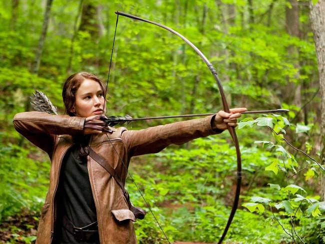 Nem világos, hogy Katniss az Éhezők Viadalából hogyan fog bármit is eltalálni, ha így tartja az íjat.