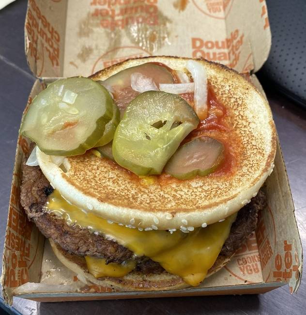 Bizonyára nem könnyű munka egy hamburgert az előre megadott utasítások alapján összeállítani.
