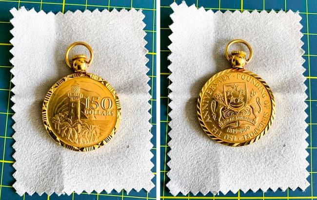 Szingapúri 150 dolláros érme.