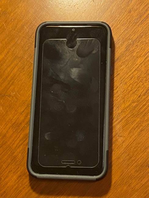 „Az egyik ügyfelem nagyobbra cserélte a telefonját, de megtartotta a régi képernyővédőjét."