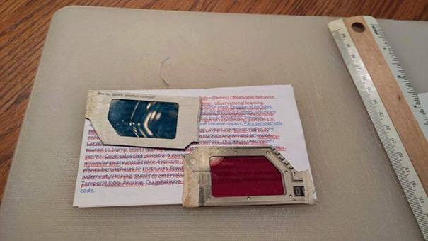 Hidegháborús kém módszereket idéző technika.