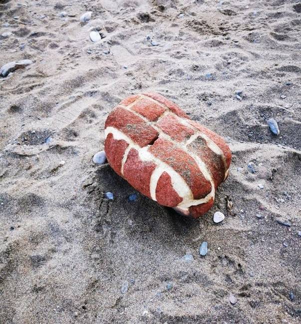 Egy faldarab, amit a tenger csiszolt ilyen gömbölyűre.