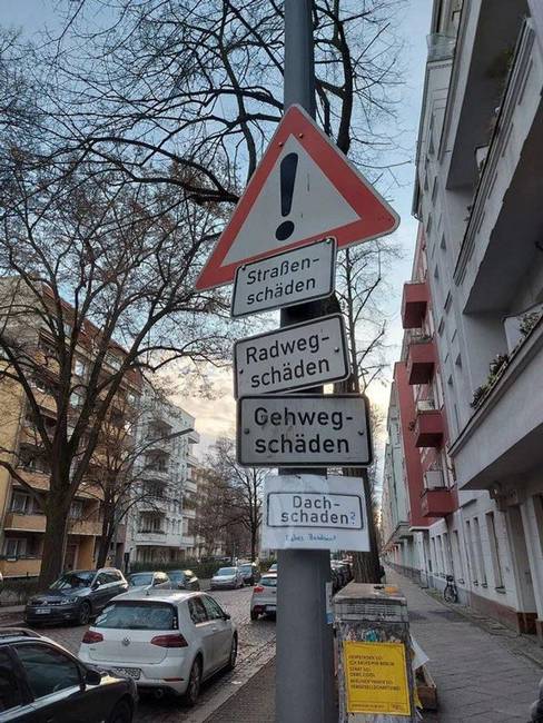 A közlekedési táblákat és figyelmeztetéseket nagyon komolyan veszik.