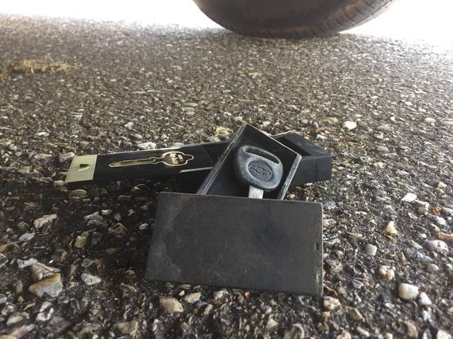 „Találtam egy rejtett kulcsot a kocsim alatt, ahová el akartam rejteni a kulcsom...”