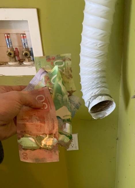 „Az előző tulaj pénzt rejtett a szellőzőbe, és költözéskor elfelejtette magával vinni."