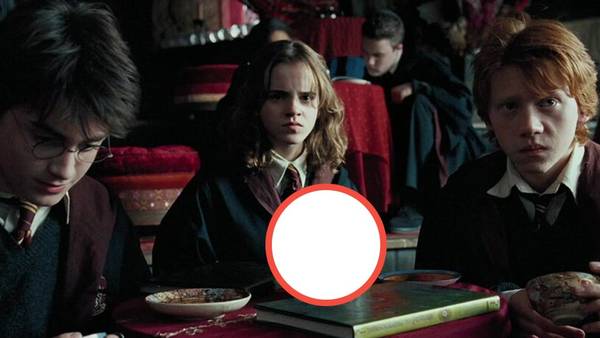 Mi van az asztalon Hermione előtt?