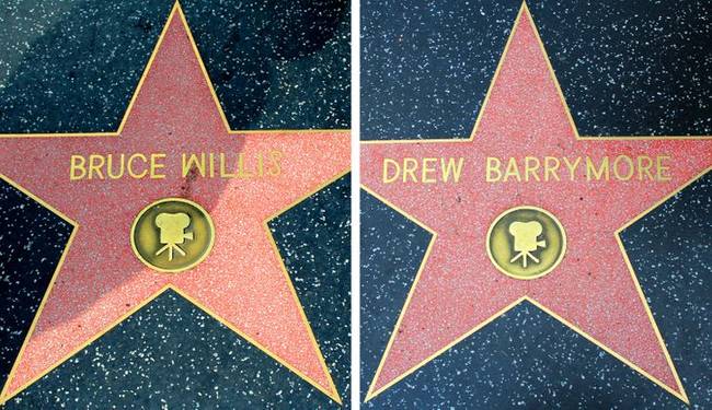 A hollywoodi Hírességek Sétányán található Bruce Willis csillag "W" betűje csak egy fordított M. (mellé tettük Drew Berrymore csillagát az egyértelműség kedvéért)
