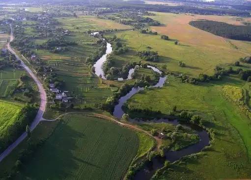 A Pjana folyó a világ legkanyargósabb folyója. 436 km-es hosszúsága ellenére a kezdete és a vége mindössze 70 km-re van egymástól.