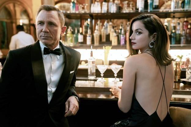 Akkor először is...kezdjük a James Bond filmekkel. Ha csak egy James Bond film maradhatna meg a sok közül, akkor melyiket választanád?