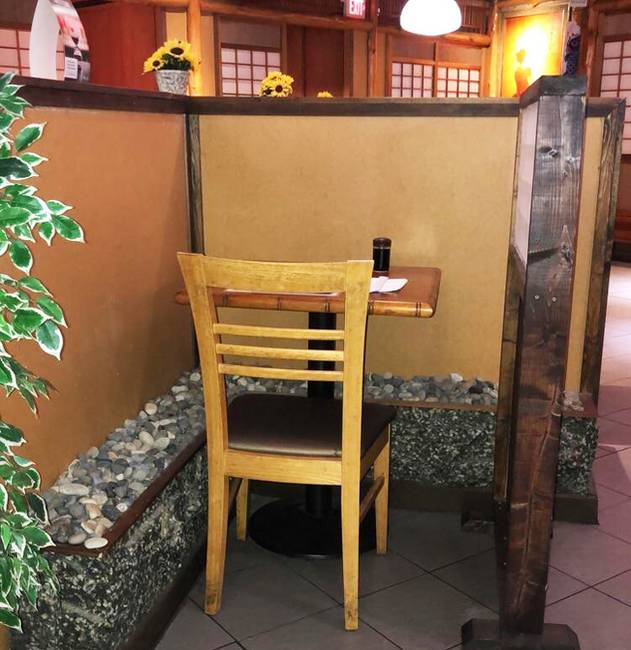 Ebben a japán étteremben azokra is gondoltak, akik egyedül akarnak étkezni.