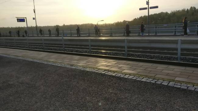 Eközben Finnországban. Itt már a koronavírus előtt is tartották a biztonságos távolságot.