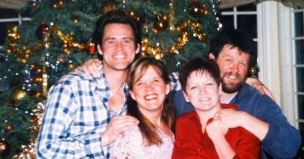 Ő Rita Carrey - Jim Carrey idősebb nővére.