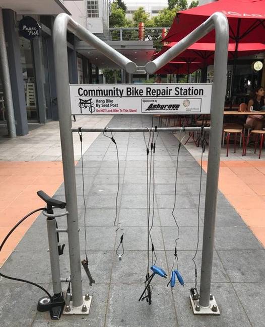 Brisbane-ben nyilvános kerékpárjavító állomások találhatók.