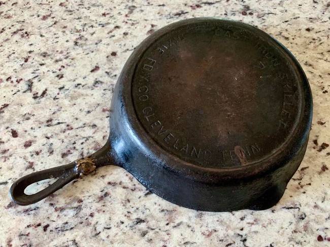 „Ez az 1920-ban készült serpenyő az egyetlen dolog, ami túlélte a nagymamám házának leégését. A szüleim még mindig használják."