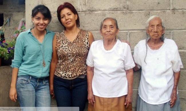 Négy generáció. Balról jobbra: 20 éves, 48 éves, 85 éves, 103 éves.