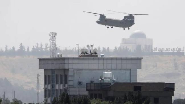 Ez a híres helikopteres evakuáció fotó a vietnami háború végén nem az Egyesült Államok nagykövetségénél készült, hanem egy bérháznál, ahonnan a CIA egyik magas rangú tagját mentették ki éppen.