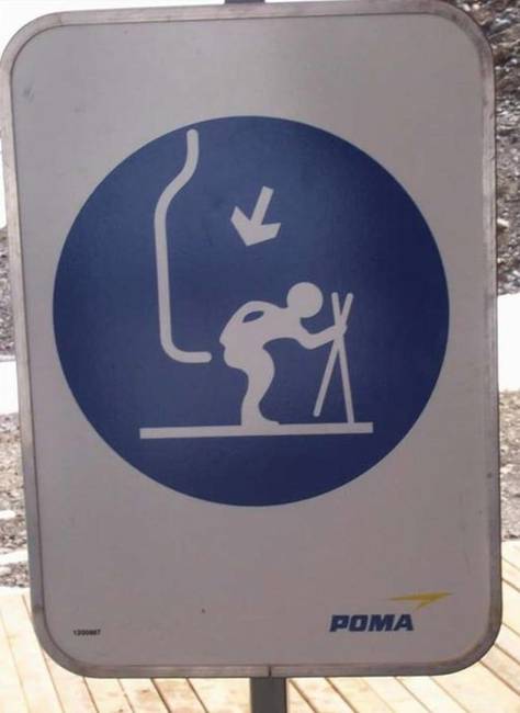 Vajon mire gondolhatott a művész, amikor megalkotta ezt a piktogramot a sílifthez?! 🤔
