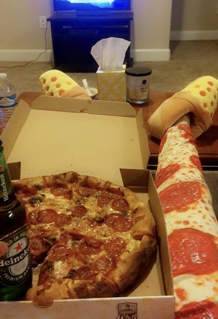Ha egyedül élünk néha olyan sok pizzát vagyunk képesek fogyasztani, hogy már mi magunk is pizzává változunk.