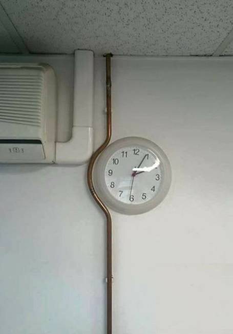 Itt az idő, hogy valaki hülyeséget csináljon munka közben.