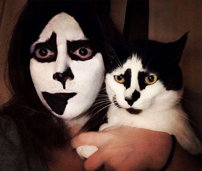 „Halloweenkor a macskámnak öltöztem."