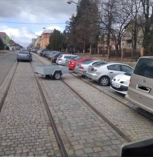 Talán elfelejtette, hogy utánfutóval érkezett.