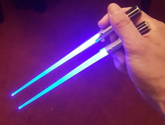 Ezzel az evőpálcikával jedi-lovagnak érezheted magad vacsora közben.