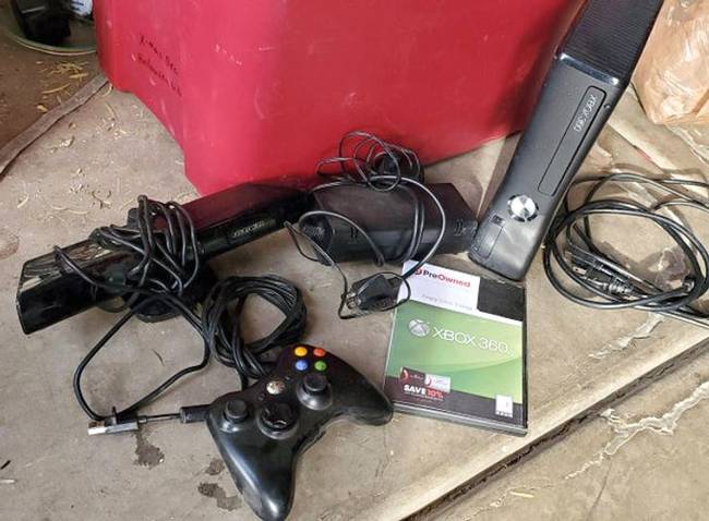 „Találtam egy Xbox 360-ast egy táskában a szemetesben. Még nem dugtam rá a tévére, de remélem, működik."