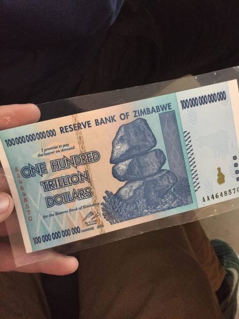 Zimbabwei száz billió dolláros.