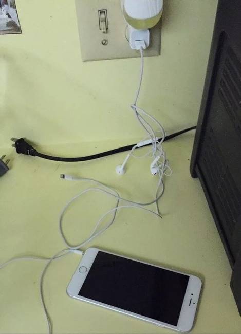 „Az életemet rá merném tenni, hogy anyám azt hiszi, hogy töltődik a telefonja."