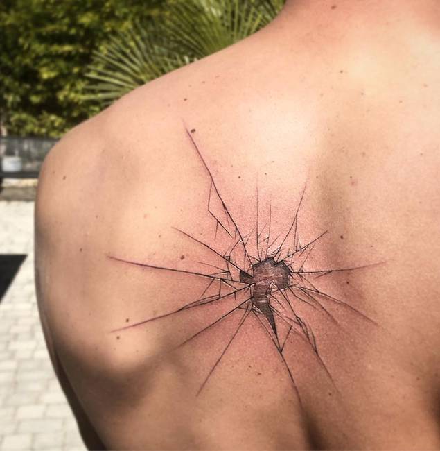 A törött üveg egészen elképesztően mutat a bőrön.