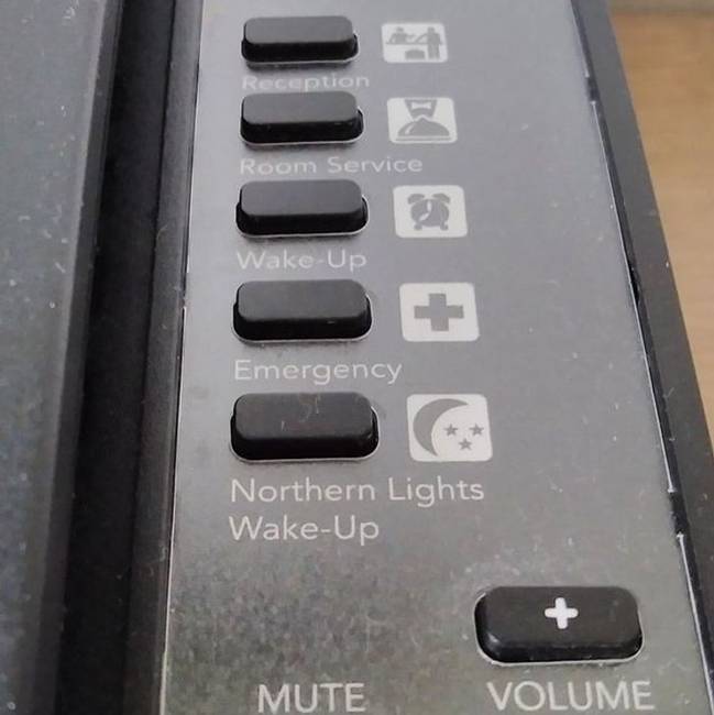 „Az izlandi szállodai telefonomnak van egy speciális gombja, amivel ébresztést kérdhetünk, ha láthatóvá válik az égen a sarki fény.''