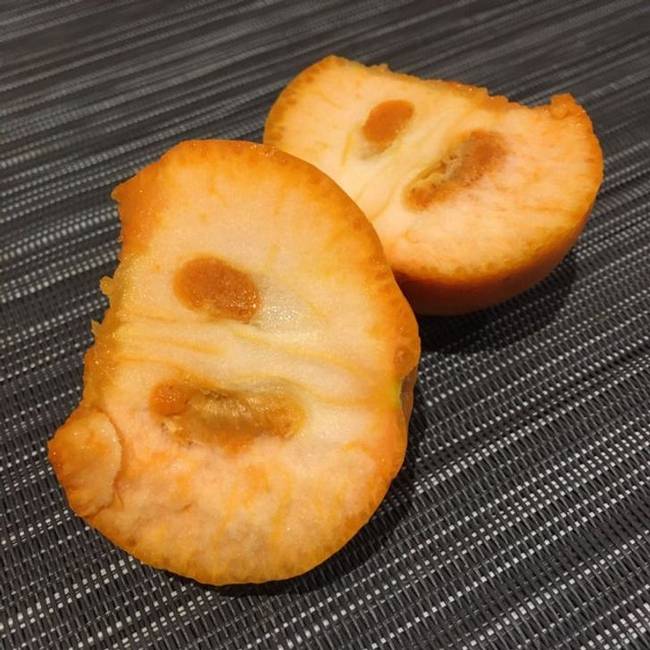 Ez a mandarin 90%-ban héjból áll.