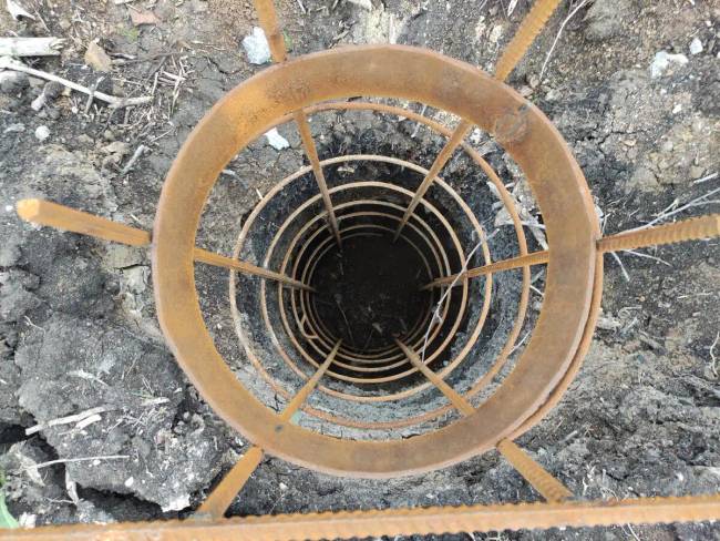 Hogyan építenek Kanadában beton nélkül olyan kerítéseket, amiket nem dönt ki a szél és nem fordulnak ki a földből?