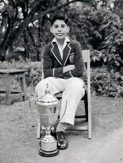 Iskolás Freddie Mercury.